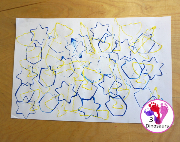 Hanukkah Stamping Painting with Cookie Cutters is a great Hanukkah craft you can do with different ages. And a fun mix of Hanukkah themes you can find in the cookie cutters.